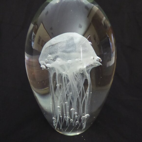ART GLASS DYNASTY GALLERY WHITE JELLYFISH GLASS PAPER WEIGHT (NEW IN BOX) - Picture 3 of 10